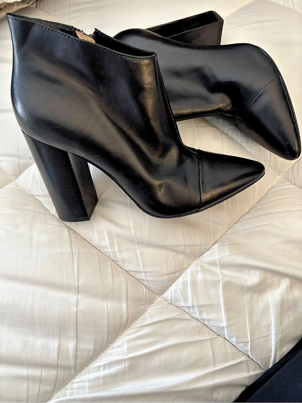 Pour La Victoire Black Block Heel Bootie